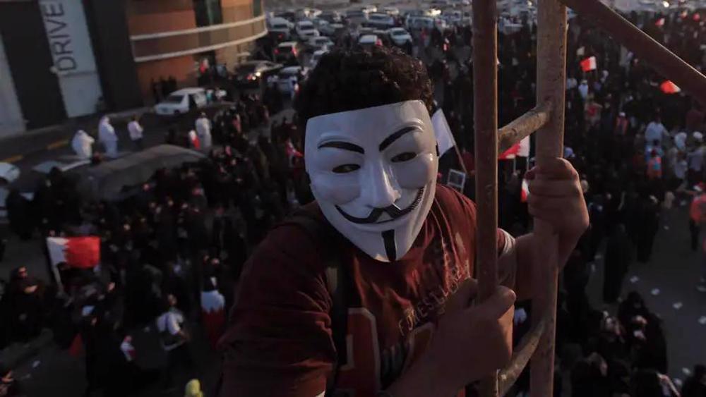 إيران تدين بشدة قرار البحرين إسقاط جنسية 69 شخصاً وتصفه بـ "العقاب الجماعي"