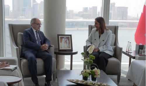 مسؤول بريطاني رفيع يبحث تعزيز العلاقات الاقتصادية والتجارية مع البحرين