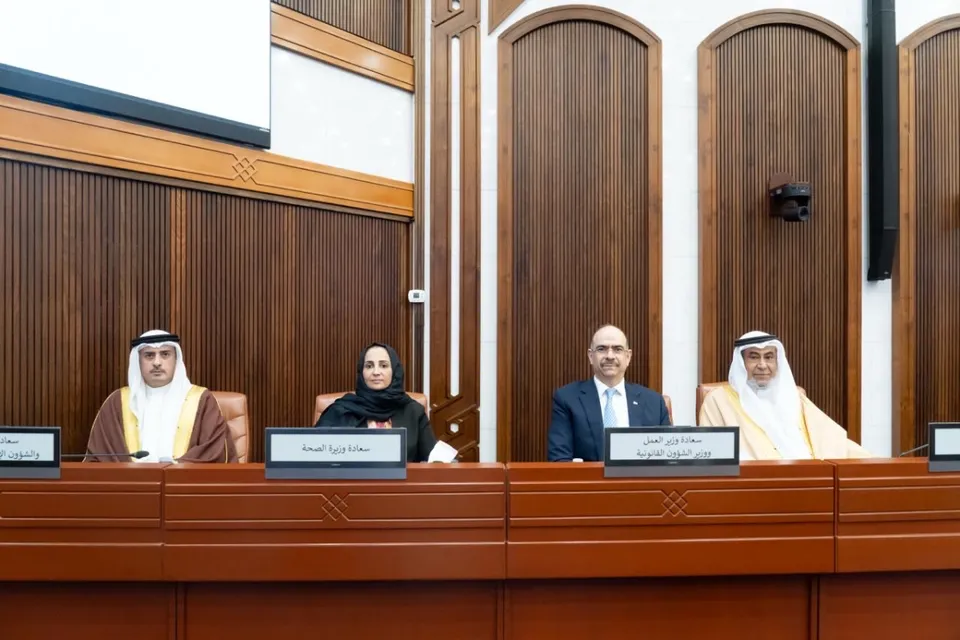الحكومة البحرينية ترفض مقترحاً لمرونة ساعات العمل للأطباء