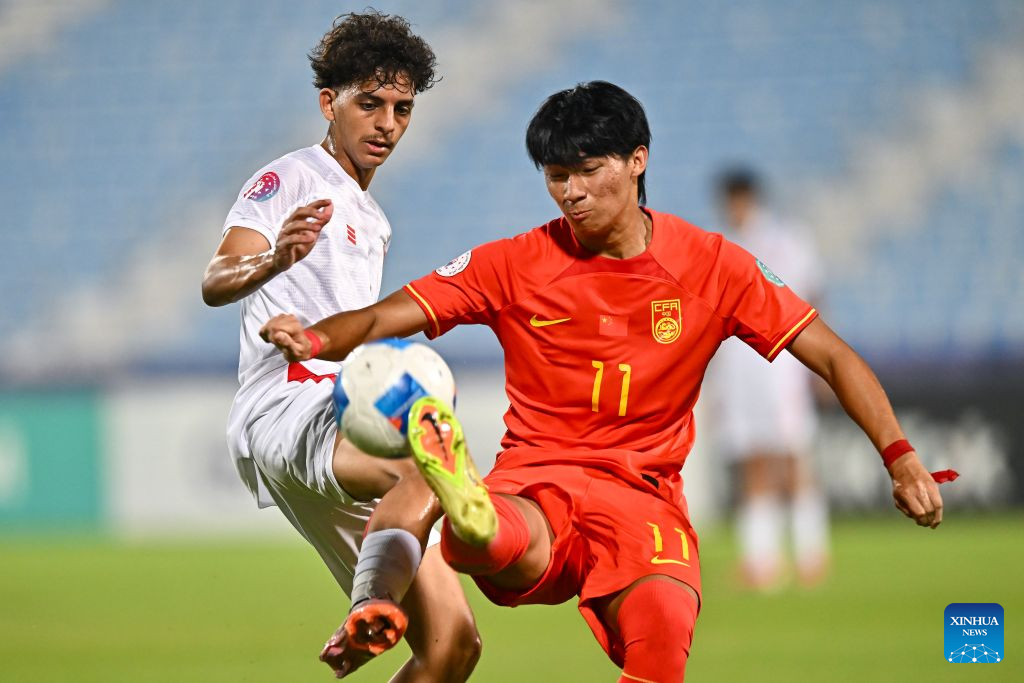 مواجهة كروية بين الصين والبحرين في بطولة كأس الخليج للناشئين