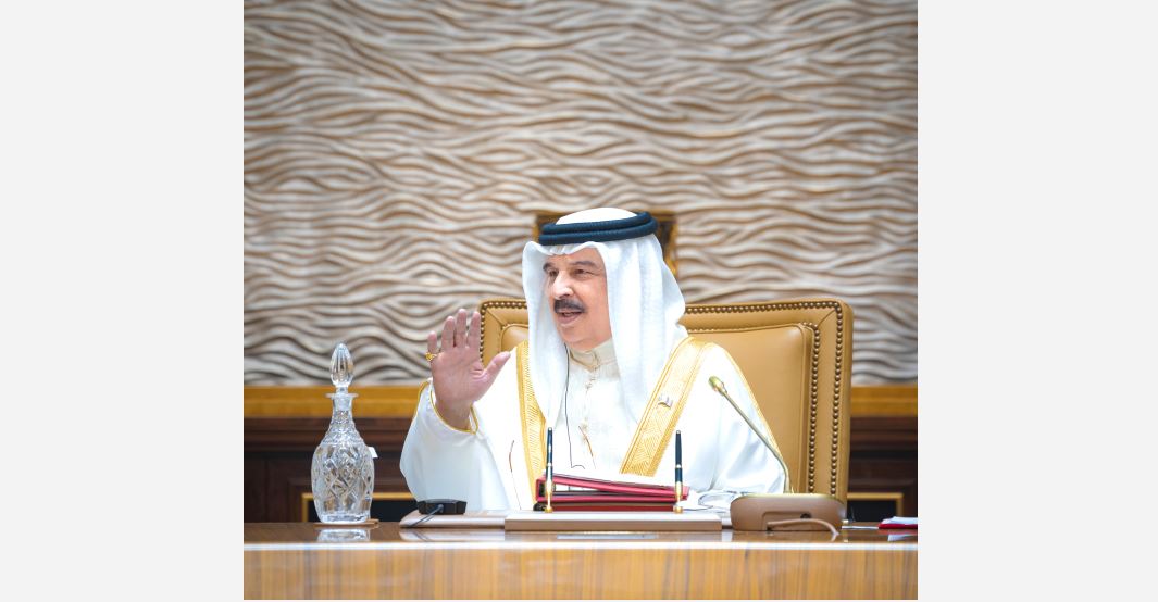 الملك حمد يشيد بالوحدة الوطنية ويؤكد التزام البحرين بالسلام والتنمية