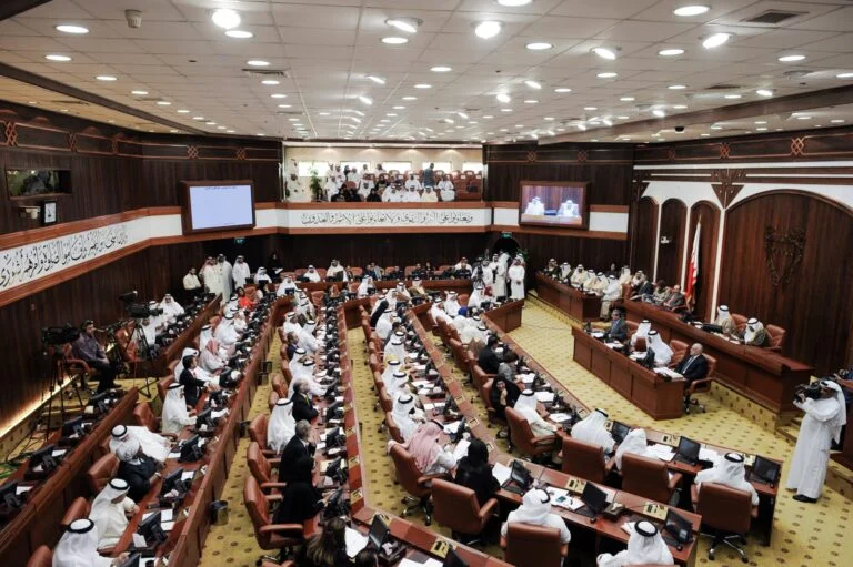 مجلس النواب البحريني يفصل ثلاثة نواب بالإجماع