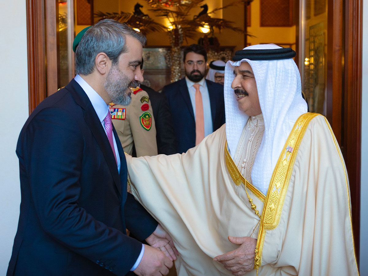 Bahraini King Meets Syrian Foreign Minister to Discuss Regional Stability