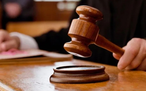 محاكمة رجلين في البحرين بتهم الخطف والاعتداء والسطو المسلح